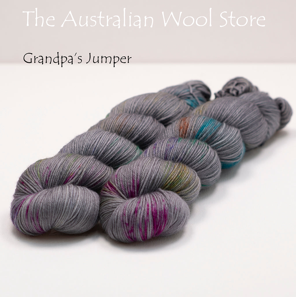 10ply/Worsted weight Superwash Merino 100g skein, 166m.