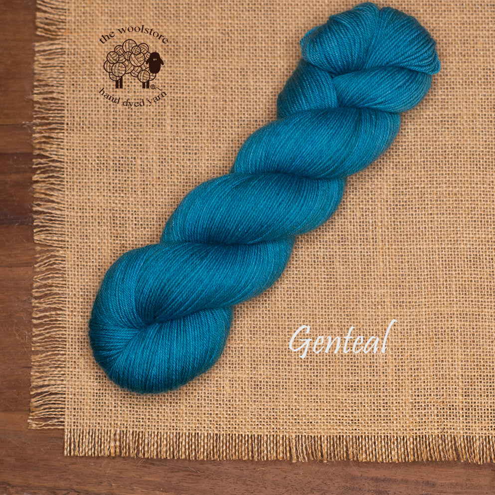 10ply/Worsted weight Superwash Merino 100g skein, 166m.