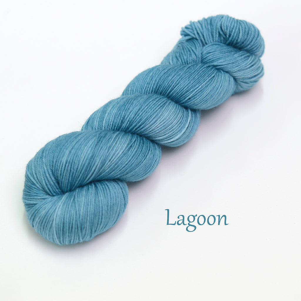 10ply/Worsted weight Superwash Merino 100g skein, 166m.